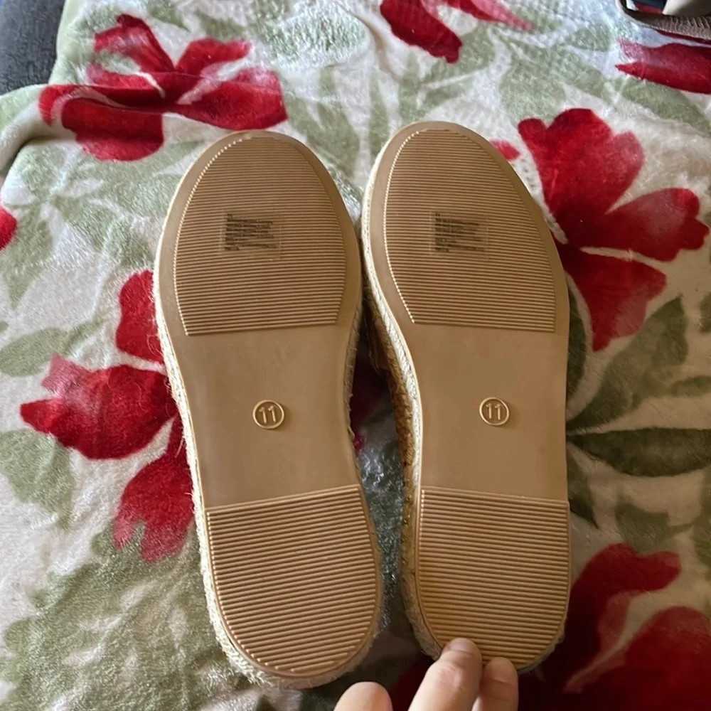 Universal Thread size 11 espadrilles - Picture 4 of 4